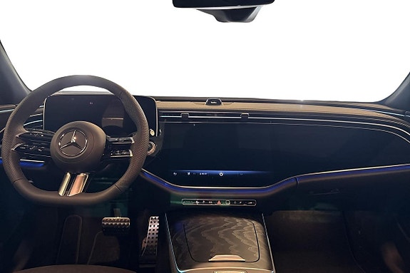 Mercedes-Benz E300 de 13 of 18