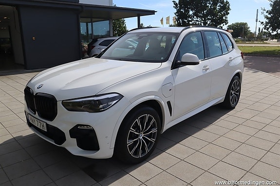 BMW X5 2 of 5