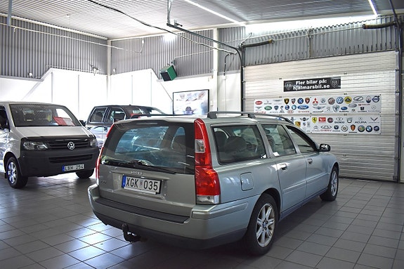 Volvo V70 3 of 10