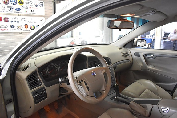 Volvo V70 5 of 10