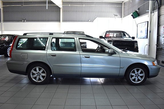 Volvo V70 2 of 10