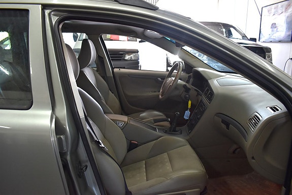 Volvo V70 7 of 10