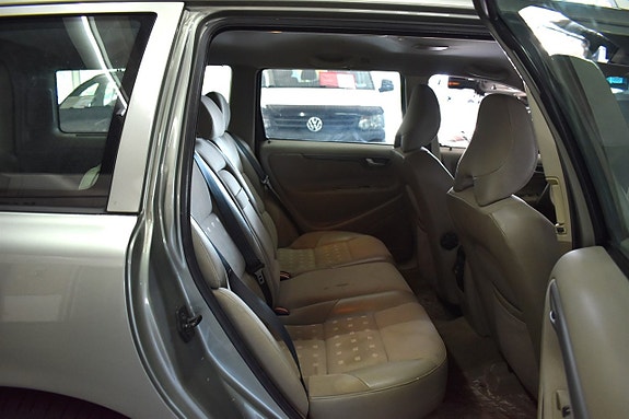Volvo V70 8 of 10