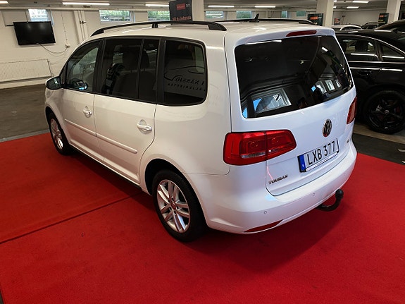 Volkswagen Touran 4 of 5