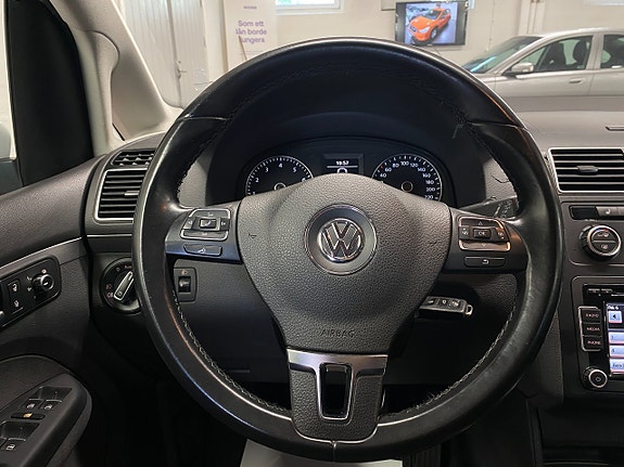 Volkswagen Touran 12 of 23