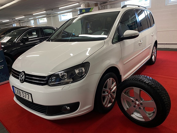 Volkswagen Touran 3 of 5