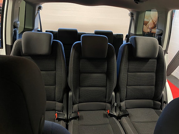 Volkswagen Touran 19 of 23