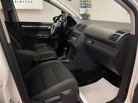Volkswagen Touran 9 of 23