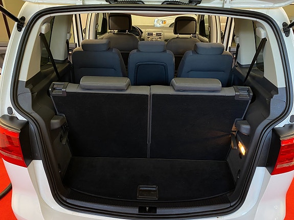 Volkswagen Touran 7 of 23