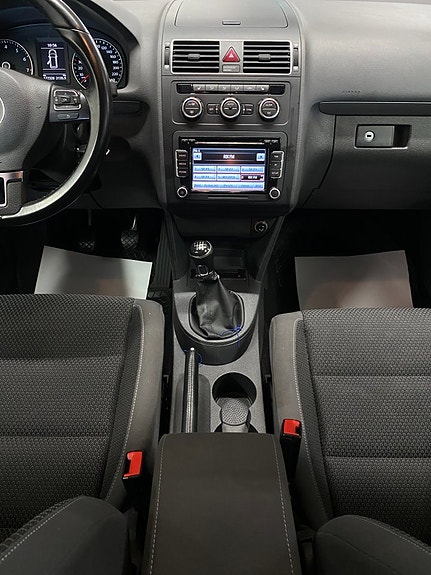 Volkswagen Touran 16 of 23