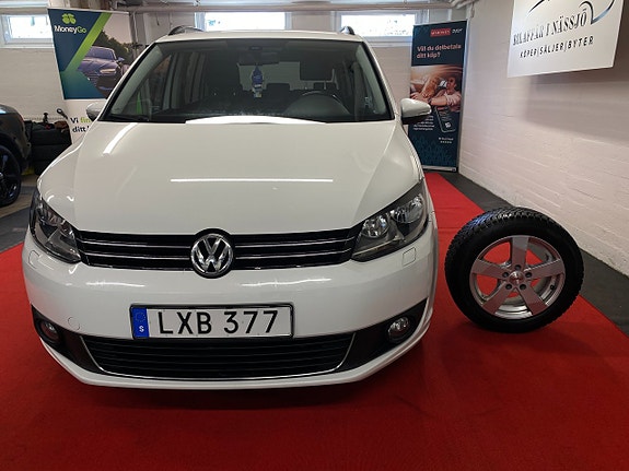 Volkswagen Touran 2 of 5
