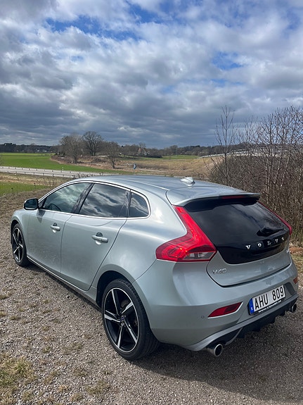 Volvo V40 3 of 12
