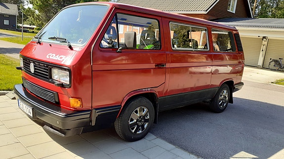 Volkswagen Caravelle 2 of 5
