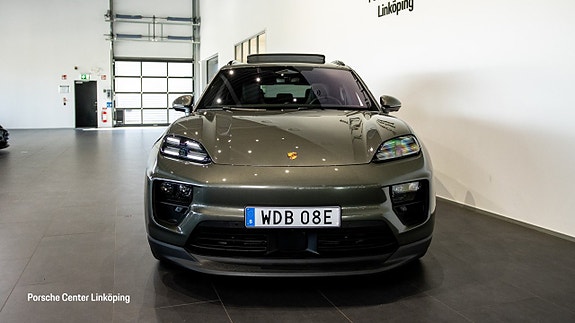 Porsche Macan 4 2 of 5