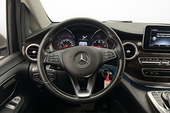 Mercedes-Benz V250 d 15 of 30