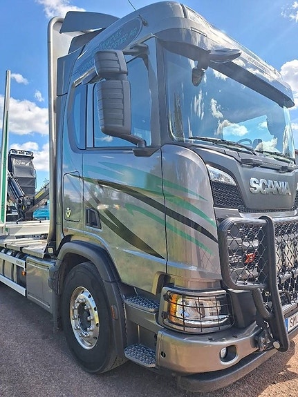 Scania R590 LB6x4 4 of 18