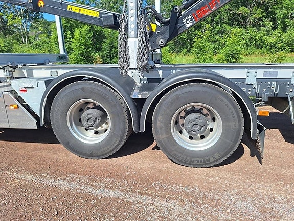 Scania R590 LB6x4 15 of 18