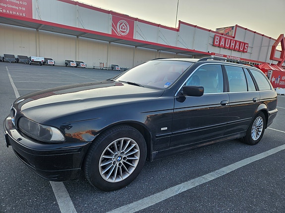 BMW 525 2 of 5