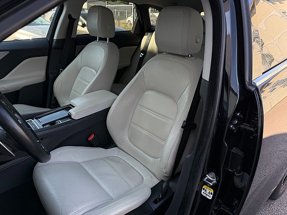 Jaguar F-PACE 10 of 10
