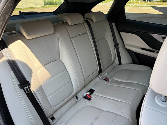Jaguar F-PACE 9 of 10