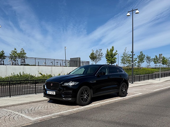 Jaguar F-PACE 2 of 10