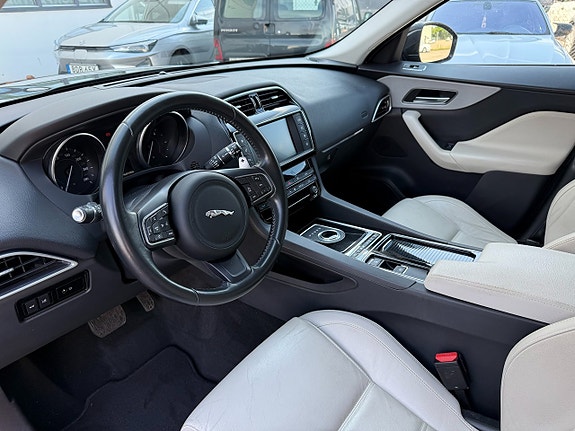 Jaguar F-PACE 7 of 10