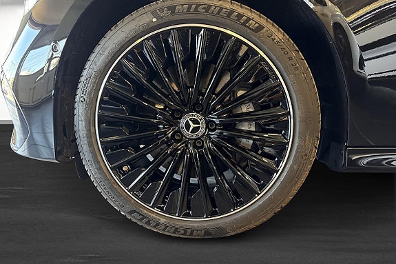 Mercedes-Benz E300 de 16 of 18