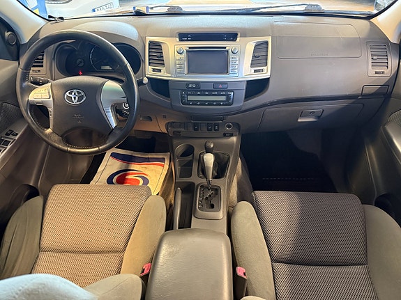 Toyota HiLux 10 of 18