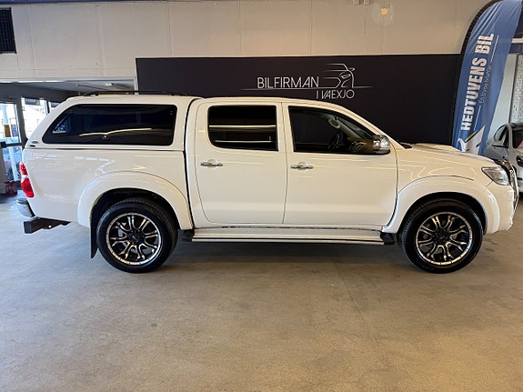 Toyota HiLux 3 of 18