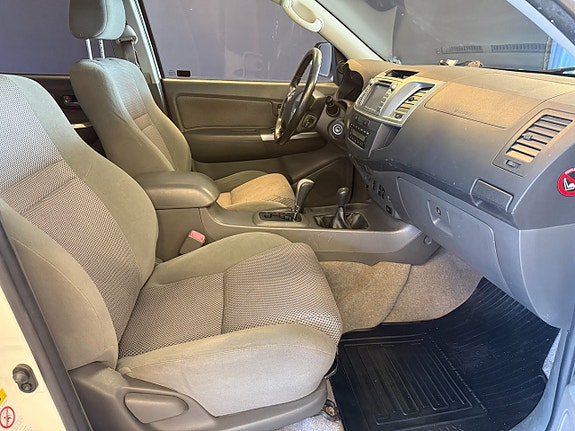 Toyota HiLux 8 of 18