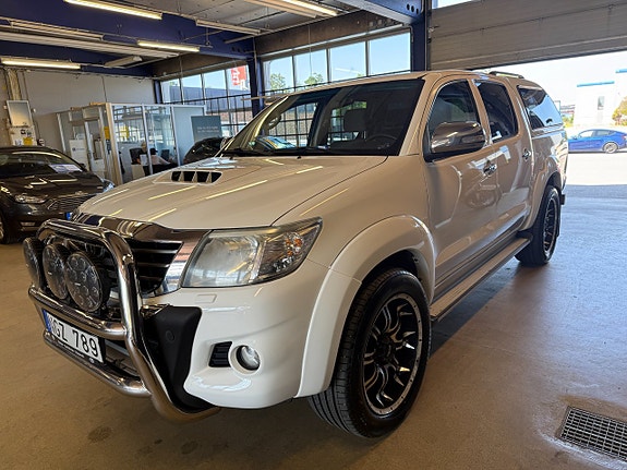 Toyota HiLux 2 of 18
