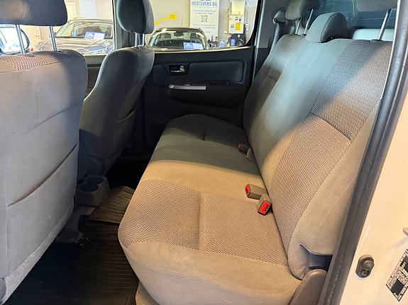 Toyota HiLux 7 of 18