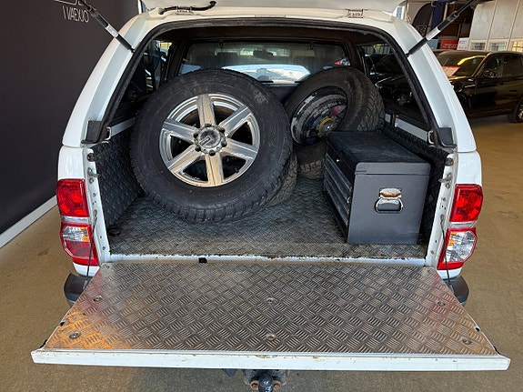Toyota HiLux 11 of 18