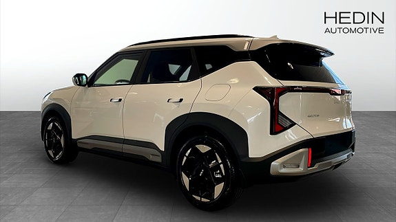 Kia Seltos 6 of 12