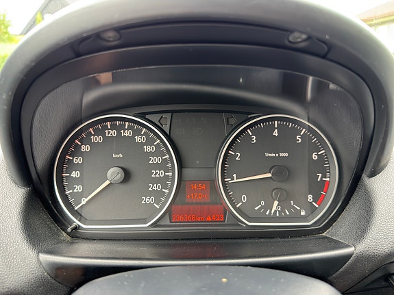 BMW 130i 7 of 10