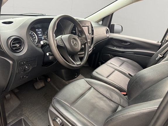 Mercedes-Benz eVito Tourer 16 of 30