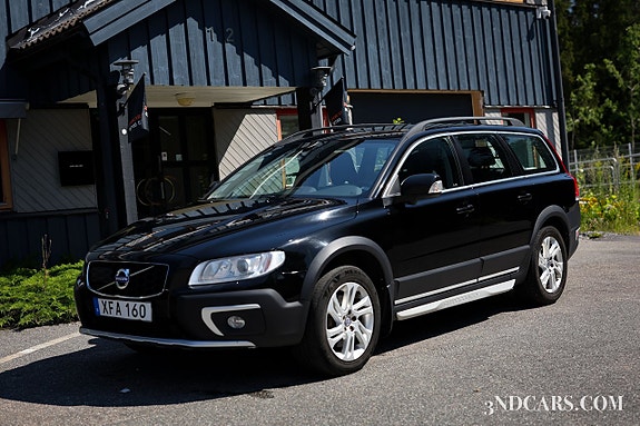 Volvo XC70 2 of 5