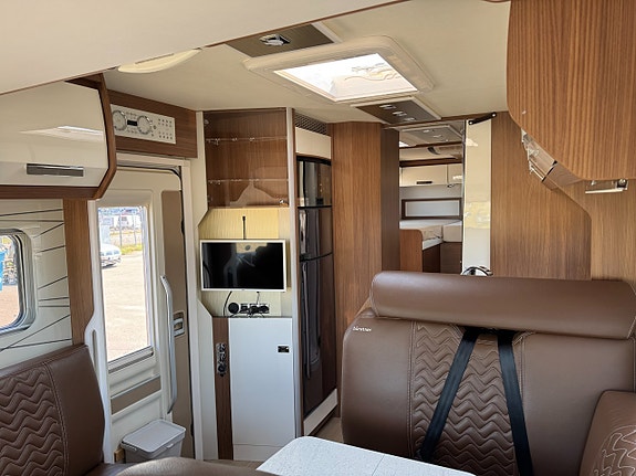 Bürstner Elegance I 840 Hydraulben AC Automat Solcell 177hk 14 of 18