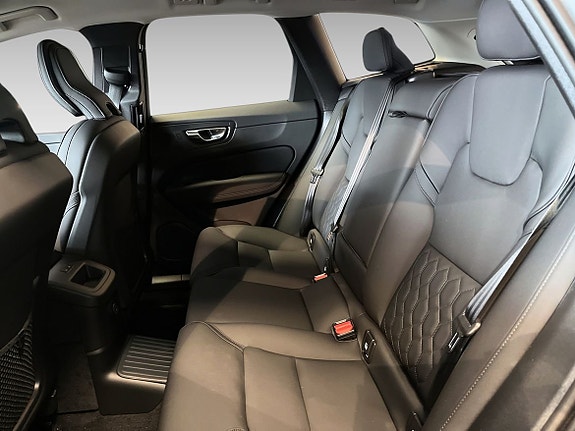 Volvo XC60 10 of 15