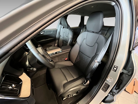 Volvo XC60 8 of 15