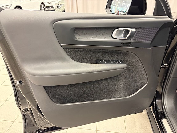 Volvo C40 4 of 5