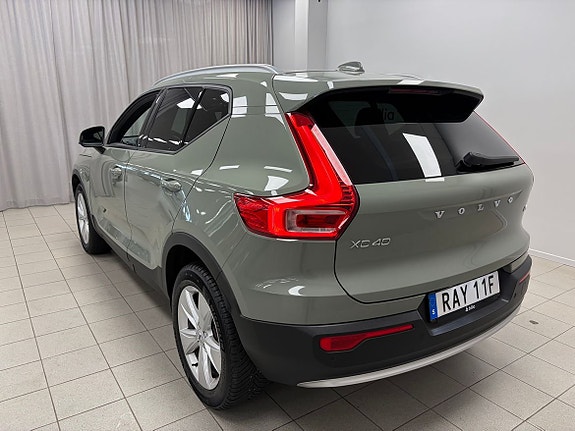 Volvo XC40 3 of 5