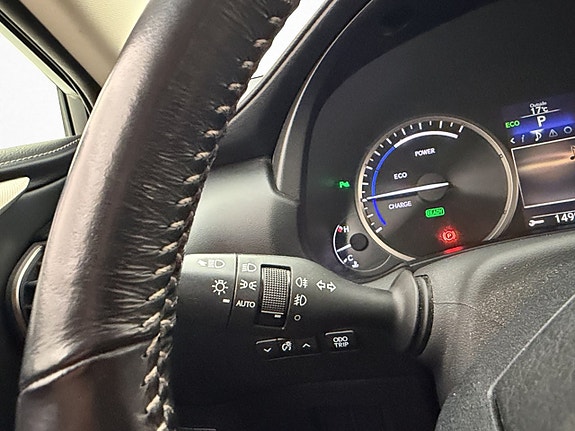 Lexus NX300h 16 of 30