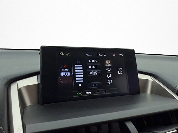 Lexus NX300h 23 of 30