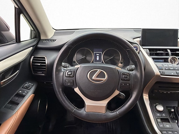 Lexus NX300h 14 of 30