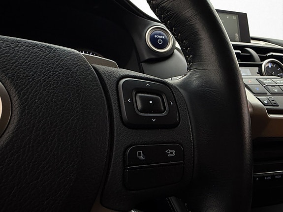 Lexus NX300h 18 of 30