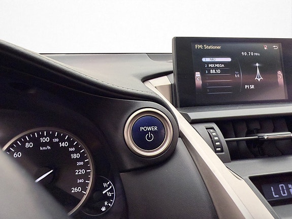 Lexus NX300h 20 of 30