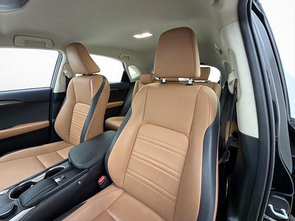 Lexus NX300h 12 of 30