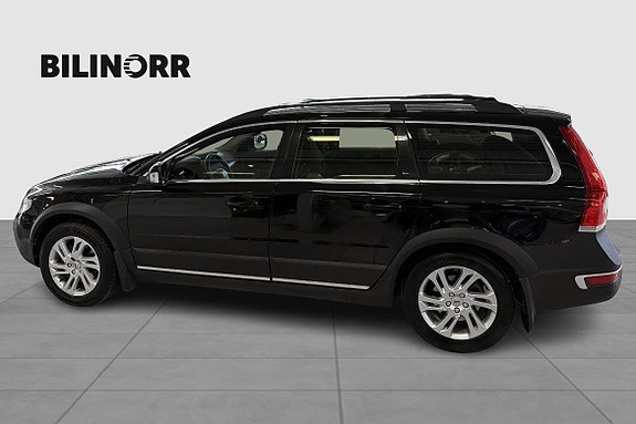 Volvo XC70 2 of 5