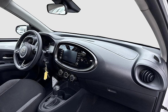 Toyota Aygo X 7 of 12
